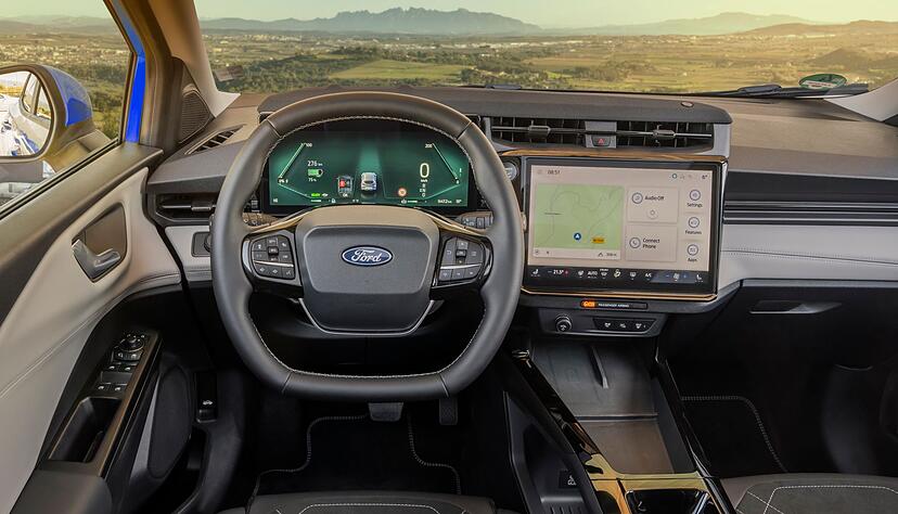 Volldigitales Cockpit: Serienm&auml;&szlig;iges 12,8 Zoll gro&szlig;es Instrumenten-Display und ein
zentraler 12-Zoll-Touchscreen.