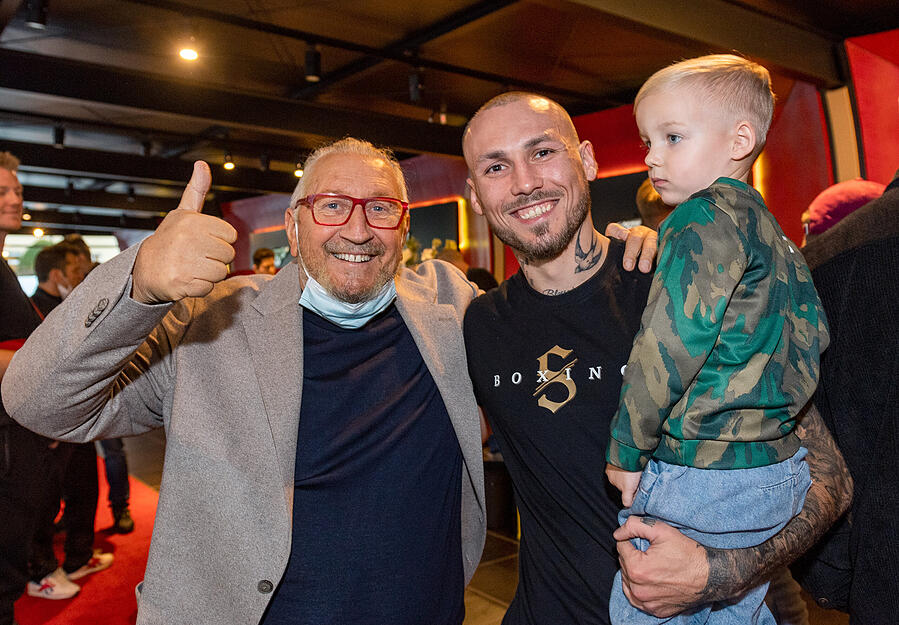 Hartmut Lamminger (li.) mit Slawa Spomer und dessen Sohn Davin.