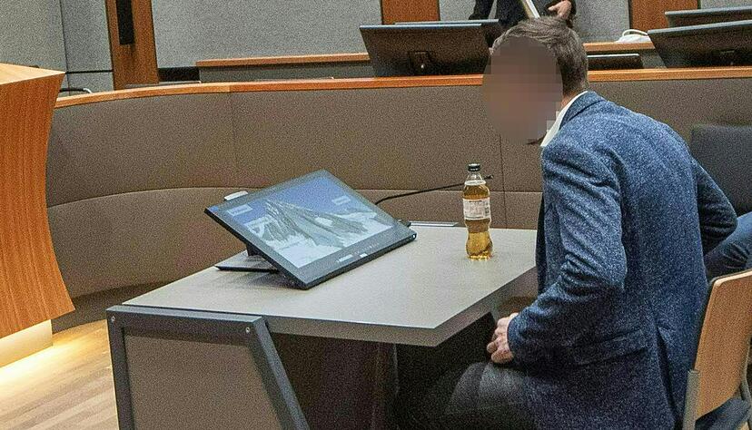 Der Freund der Toten beteuerte seine Unschuld. Der Freund der Toten beteuerte seine Unschuld.