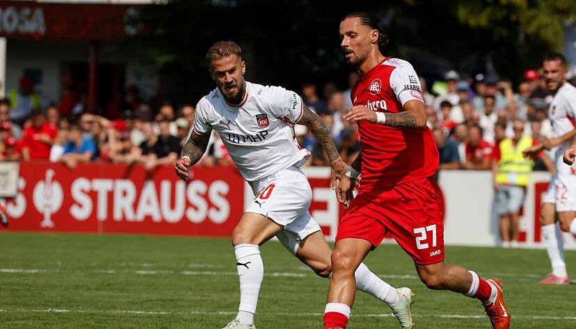 M&uuml;helos in Runde zwei: Niklas Dorsch (l.) mit Heidenheim.