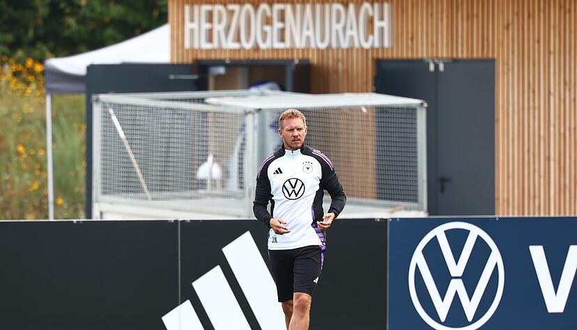 Im DFB-Stammquartier bereitet Julian Nagelsmann die Nationalspieler auf die WM-Quali-Spiele vor.