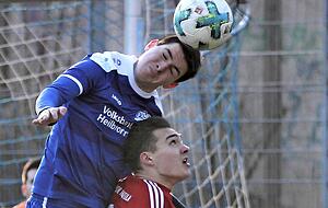 Arthur Fritz (rechts) und Türkspor Neckarsulm sind der Titelfavorit. Jonathan Veith und Friedrichshall müssen sich für den Klassenerhalt kräftig verbiegen.
Foto: Bertok