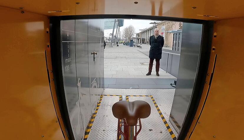 Spannende Ein- und Ausblicke im Video: Das neue Radhaus am Heilbronner Hauptbahnhof mit vollautomatischer Fahrradgarage auf acht Ebenen.
Foto: Manuel Maier