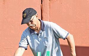 Lob ist beim hunde-Training wichtig. Lob ist beim hunde-Training wichtig.