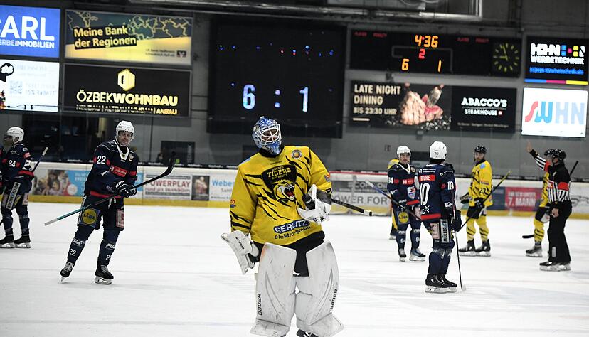 Nach 37 Minuten hatte Ilya Andryukhov genug und verl&auml;sst nach sechs Gegentoren seinen Kasten.