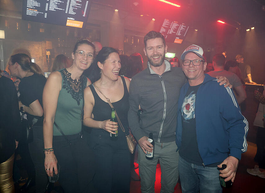Zu früherer Stunde: Feiernde bei der Early Bird Party im Mobilat Zu früherer Stunde: Feiernde bei der Early Bird Party im Mobilat