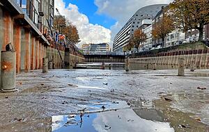 Das Becken für die Surfwelle, Eröffnung ist Anfang Juli. Das Becken für die Surfwelle, Eröffnung ist Anfang Juli.