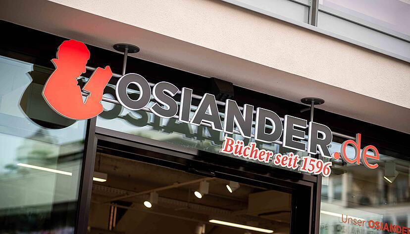 Das Osiander-Logo an der Buchhandlung in Stuttgart am Marktplatz.