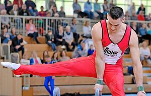 Sascha Otten besitzt mit seinen 30 Jahren nicht nur am Pauschenpferd viel Routine und ist gegen Wetzgau ein fleißiger Punktesammler gewesen.
Fotos: Dennis Mugler Sascha Otten besitzt mit seinen 30 Jahren nicht nur am Pauschenpferd viel Routine und ist gegen Wetzgau ein fleißiger Punktesammler gewesen.
Fotos: Dennis Mugler