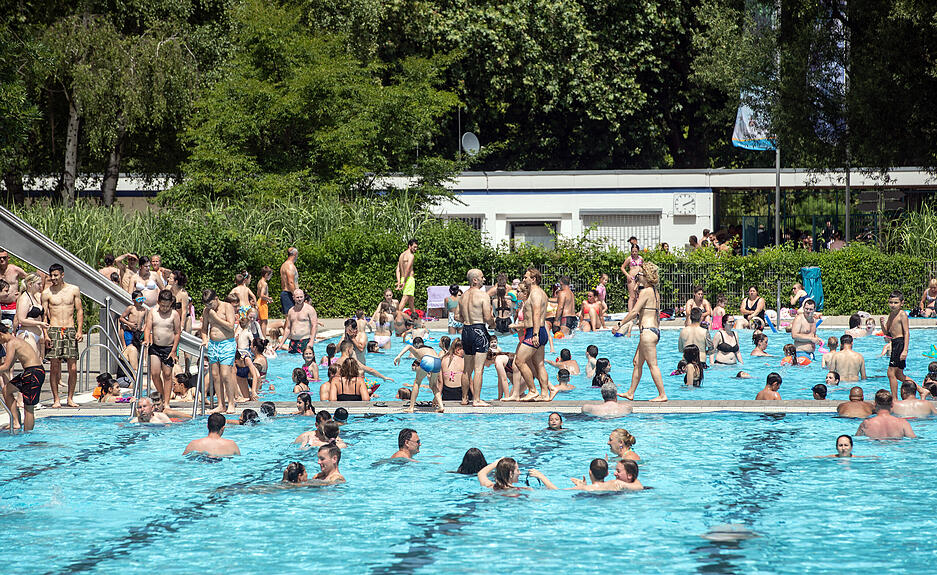 Hitze-Wochenende: Freibad Neckarhalde Heilbronn