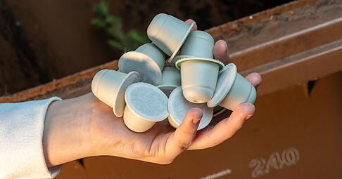 Wohin mit den kompostierbaren Kaffeekaseln?