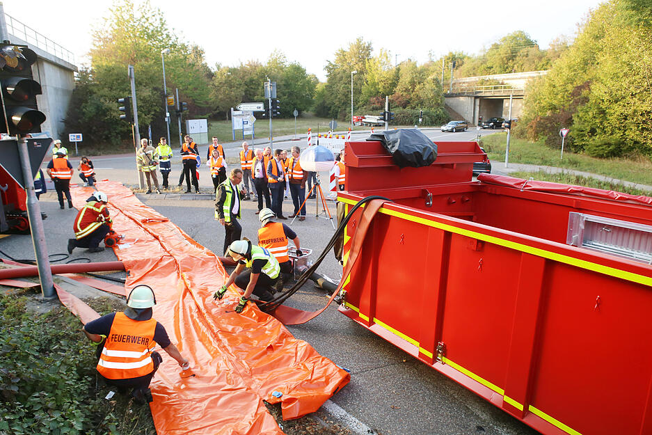 Unwetter-&Uuml;bung Feuerwehr Bad Friedrichshall mit Neckarsulm und Werksfeuerwehr Audi