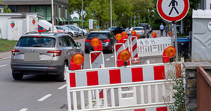 Die Bauarbeiten zwischen Bottwarbahnstra&szlig;e und Ecke Kreuz&auml;cker hatten im Sommer 2025 auch Fu&szlig;g&auml;nger beeintr&auml;chtigt.