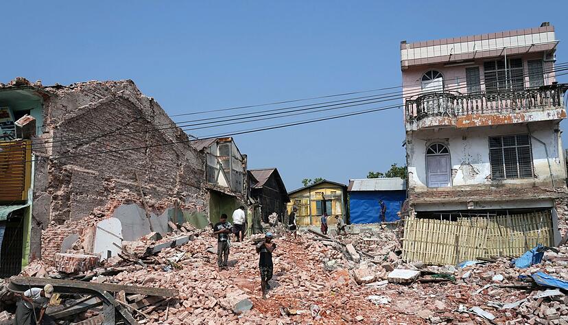 Unzählige Häuser stürzten bei dem Erdbeben der Stärke 7,7 ein. (Archivbild) Unzählige Häuser stürzten bei dem Erdbeben der Stärke 7,7 ein. (Archivbild)