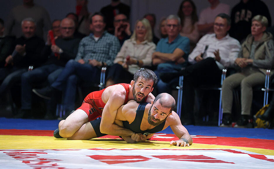 Ringen 1. Bundesliga West, Red Devils Heilbronn gegen KSV Witten 07, Recep Topal (HN) gegen Milad Fuladi Aloutsche