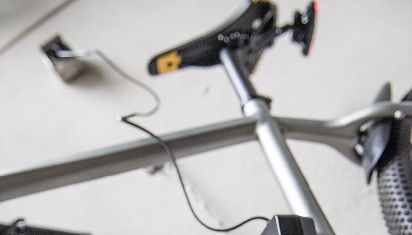 Frische Energie laden: Entweder können die Akkus entnommen werden oder sie müssen direkt am Fahrrad geldaden werden.