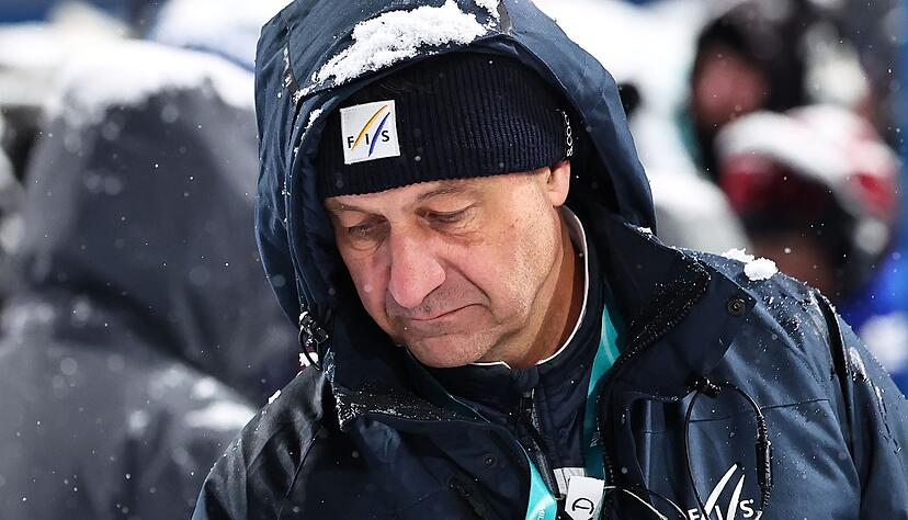 Zu viel Schnee: Renndirektor Sandro Pertile.