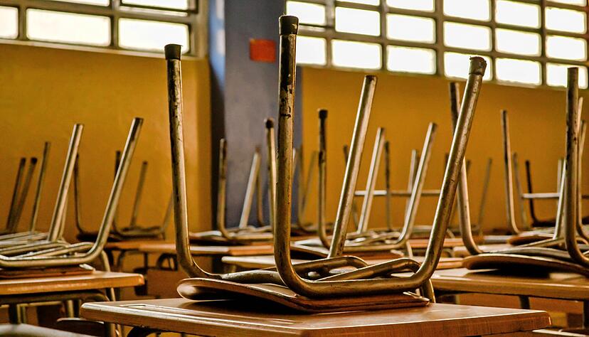 Alte M&ouml;bel wiederzuverwerten, ist sinnvoll, macht aber nicht in jedem Fall Sinn, das gilt f&uuml;r Schulen wie auch f&uuml;rs Rathaus.
Foto: JuanSt/stock.adobe.com