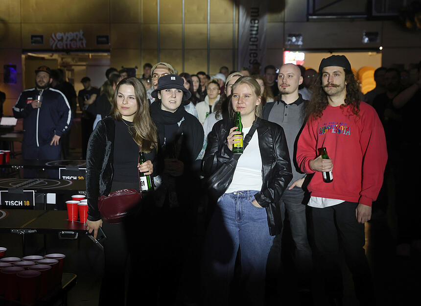 Das Bierpong-Event von Eventeffekt sorgt in Bad Rappenau-Heinsheim f&uuml;r eine volle Halle und ausgelassene Stimmung.
