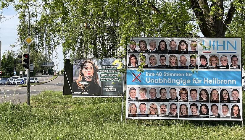 Am Silcherplatz wurde ein großes Plakat der Grünen verunstaltet. Die Plakate der anderen Parteien blieben verschont. Am Silcherplatz wurde ein großes Plakat der Grünen verunstaltet. Die Plakate der anderen Parteien blieben verschont.