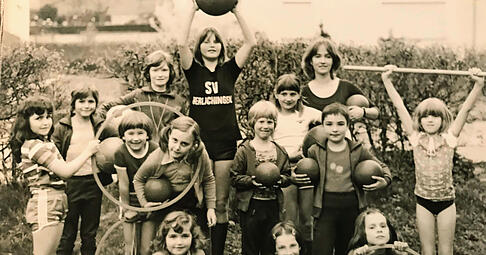 Das M&auml;dchenturnen beim SV Berlichingen im Jahr 1980. Die Turnabteilung kam vor 50 Jahren zum bis dahin reinen Fu&szlig;ballverein hinzu.