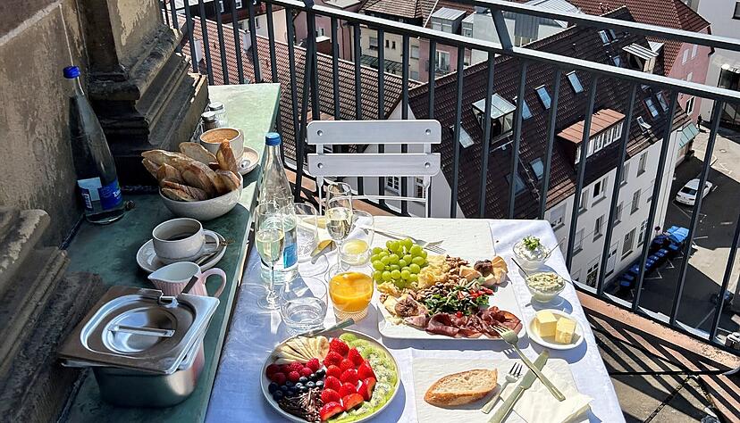 Ein romantisches Séparée: In 50 Metern Höhe können Gäste entweder frühstücken oder bei Sonnenuntergang eine Genießerplatte buchen.