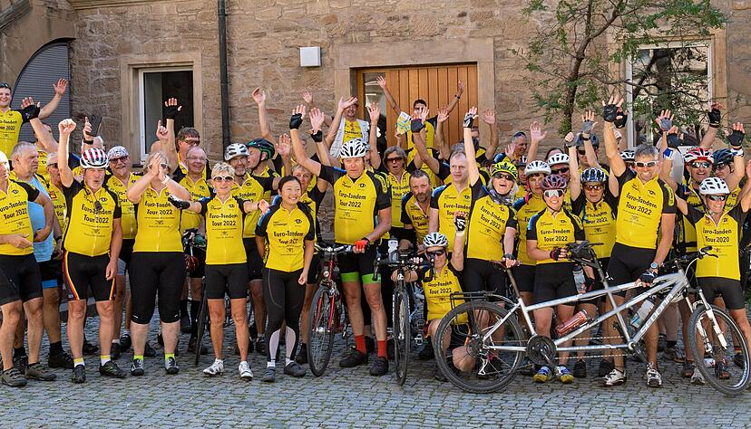 Vorletztes Etappenziel geschafft: Auf der Euro-Tandem-Tour machten sehende, sehbehinderte und blinde Radfahrer auch erstmals Halt in Heilbronn. Die Begrüßung mit anschließender Talkrunde zur Inklusion fand im Deutschhof statt.
Foto: Mario Berger Vorletztes Etappenziel geschafft: Auf der Euro-Tandem-Tour machten sehende, sehbehinderte und blinde Radfahrer auch erstmals Halt in Heilbronn. Die Begrüßung mit anschließender Talkrunde zur Inklusion fand im Deutschhof statt.
Foto: Mario Berger