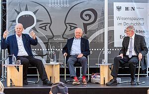 Mit Ulrich Bauer und Karl-Adolf Herzog (von links) geht es mit Christhard Schrenk um die Heilbronner Stadtplanung.
Foto: Mario Berger Mit Ulrich Bauer und Karl-Adolf Herzog (von links) geht es mit Christhard Schrenk um die Heilbronner Stadtplanung.
Foto: Mario Berger