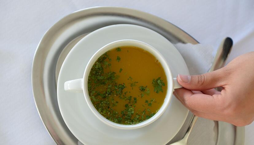 Menschen fasten aus unterschiedlichen Gründen und auf viele Arten. (Archivbild) Menschen fasten aus unterschiedlichen Gründen und auf viele Arten. (Archivbild)