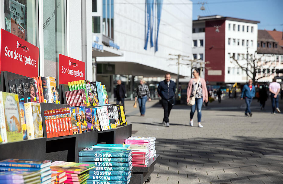 Erste Geschäfte öffnen wieder Erste Geschäfte öffnen wieder