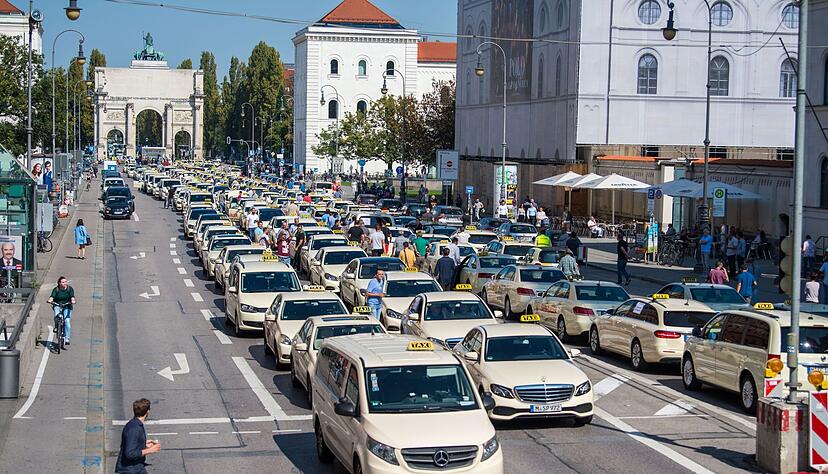 M&uuml;nchner Taxifahrer k&ouml;nnen vorab bestellte Fahrten ab September zu Festpreisen anbieten.