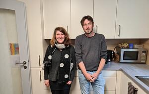 Inken und Hannes arbeiten seit dem Sommer 2023 zusammen in Haus14 und kümmern sich dort um die Kinder im Alter von fünf bis 13 Jahren. Inken und Hannes arbeiten seit dem Sommer 2023 zusammen in Haus14 und kümmern sich dort um die Kinder im Alter von fünf bis 13 Jahren.