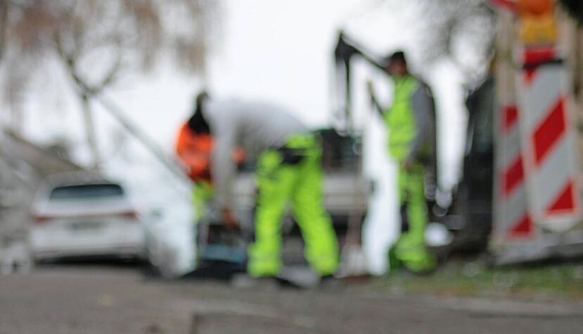 Zahlreiche marode Straßen müssen saniert werden: Doch wohin mit dem alten Asphalt? Viele Fragen zum im Rüblinger Steinbruch geplanten System zur Wiederaufbereitung teerhaltigen Straßenschutts bleiben aktuell weiter unklar. Zahlreiche marode Straßen müssen saniert werden: Doch wohin mit dem alten Asphalt? Viele Fragen zum im Rüblinger Steinbruch geplanten System zur Wiederaufbereitung teerhaltigen Straßenschutts bleiben aktuell weiter unklar.