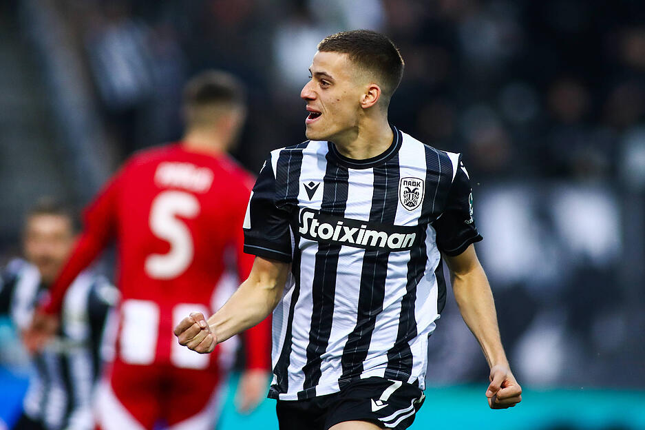 Giannis Konstantelias von PAOK Saloniki ist wohl ein Wunschkandidat des VfB Stuttgart. Der 22-jährige, offensive Mittelfeldspieler könnte Enzo Millot beerben.