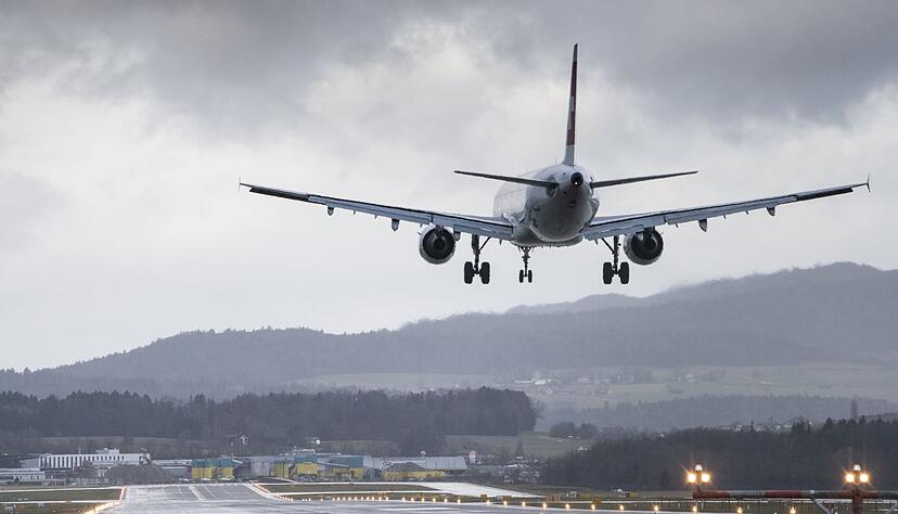 Der Kreistag Waldshut wehrt sich gegen neue Flugrouten am Flughafen Z&uuml;rich. (Archivbild)