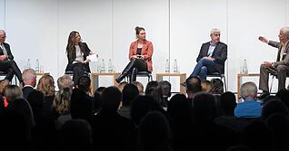 Vertreter aus Politik, Wissenschaft, Polizei und Medien diskutieren beim Forum des SWR und der Heilbronner Stimme über den Polizistenmord in Heilbronn und die aktuelle Gefahr des Rechtsextremismus.
