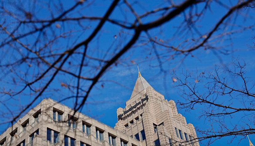 Mehr als 400 &raquo;Washington Post&laquo;-Mitarbeiter haben ein Treffen mit Eigent&uuml;mer Jeff Bezos eingefordert.