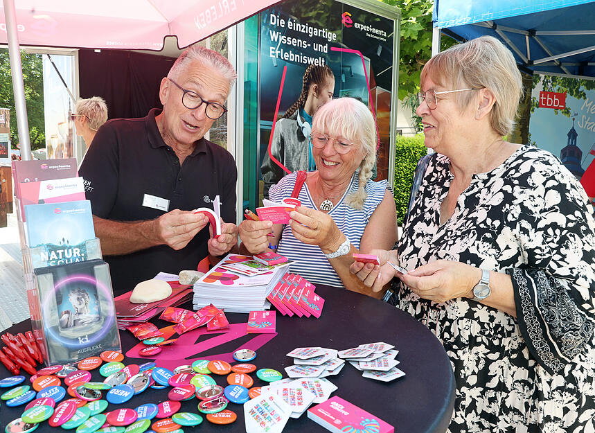 Zahlreiche Aussteller präsentieren sich beim Regionaltag 2025 im Herzen von Bad Rappenau. Zahlreiche Aussteller präsentieren sich beim Regionaltag 2025 im Herzen von Bad Rappenau.