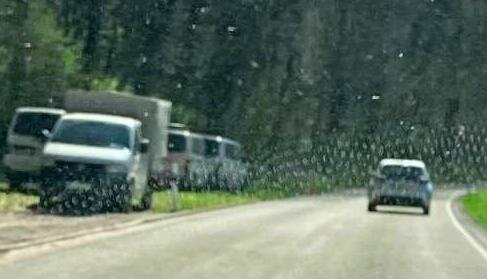 Mit Kleintransportern wird die Ernte abgefahren.