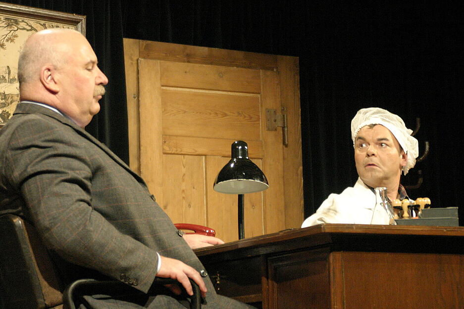 2004: Als Kranker darf man nicht empfindlich sein. Dialekt verkauft sich gut, und Schwäbisch sowieso. Die Bad Rappenauer Mühltalhalle ist restlos ausverkauft. 2004: Als Kranker darf man nicht empfindlich sein. Dialekt verkauft sich gut, und Schwäbisch sowieso. Die Bad Rappenauer Mühltalhalle ist restlos ausverkauft.