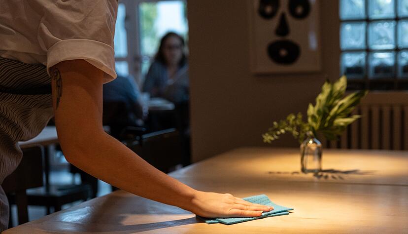 Wer als Minijobber zum Beispiel an Sonn- oder Feiertagen arbeitet, bekommt dafür häufig einen Zuschlag, der in der Regel steuerfrei ist. Wer als Minijobber zum Beispiel an Sonn- oder Feiertagen arbeitet, bekommt dafür häufig einen Zuschlag, der in der Regel steuerfrei ist.