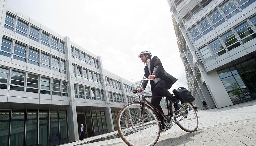 Leasing oder vom Arbeitgeber &uuml;berlassenes Dienstrad? Aus steuerlicher Sicht macht das einen Unterschied.