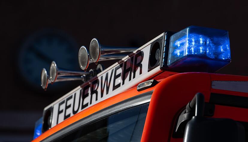 Ein Tatverdächtiger soll Heuballen angezündet haben. (Symbolbild).