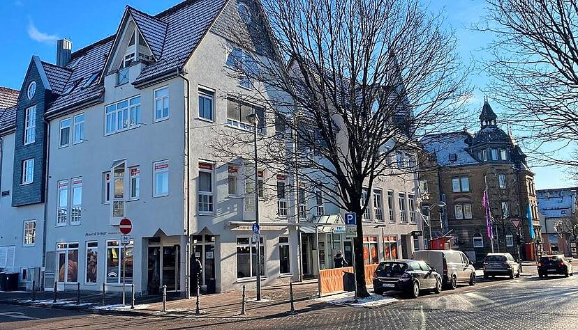 Die Bebauung der Schillerstra&szlig;e soll attraktiver werden. Der Bereich dahinter bekommt mit mehr Gr&uuml;n und Wasser mehr Aufenthaltsqualit&auml;t.