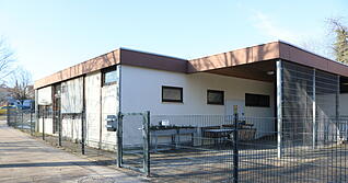 Das bestehende Sch&uuml;lerhaus in Neuenstein wird abgerissen und durch einen eingeschossigen Containerbau ersetzt.