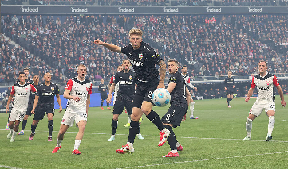 Finn Jeltsch: Gute Aktionen in der Abwehr. Glück nach einer Ecke, dass sowohl Chabot als auch Nübel den Ball retten. Note: 4