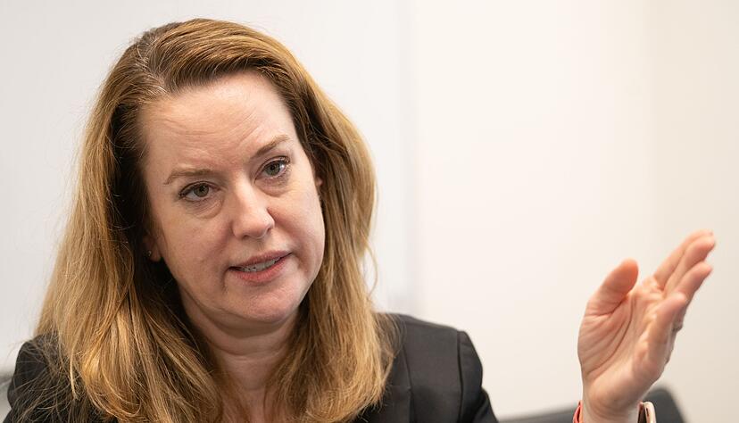 Amy Pope, Chefin der UN-Organisation f&uuml;r Migration, r&auml;t wegen des Iran-Kriegs zur Notfallplanung.