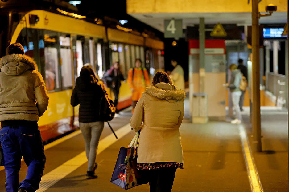 Morgens um 5 Uhr am Bahnhof Bad Friedrichshall Morgens um 5 Uhr am Bahnhof Bad Friedrichshall