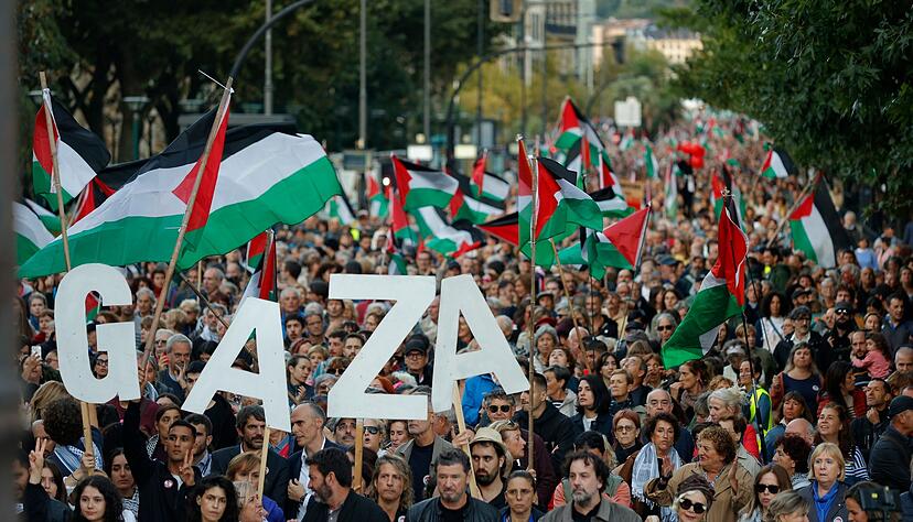 An einer propal&auml;stinensischen Demonstration am Rande des Internationalen Filmfestivals von San Sebasti&aacute;n beteiligten sich am Donnerstag mehrere Tausend Menschen.