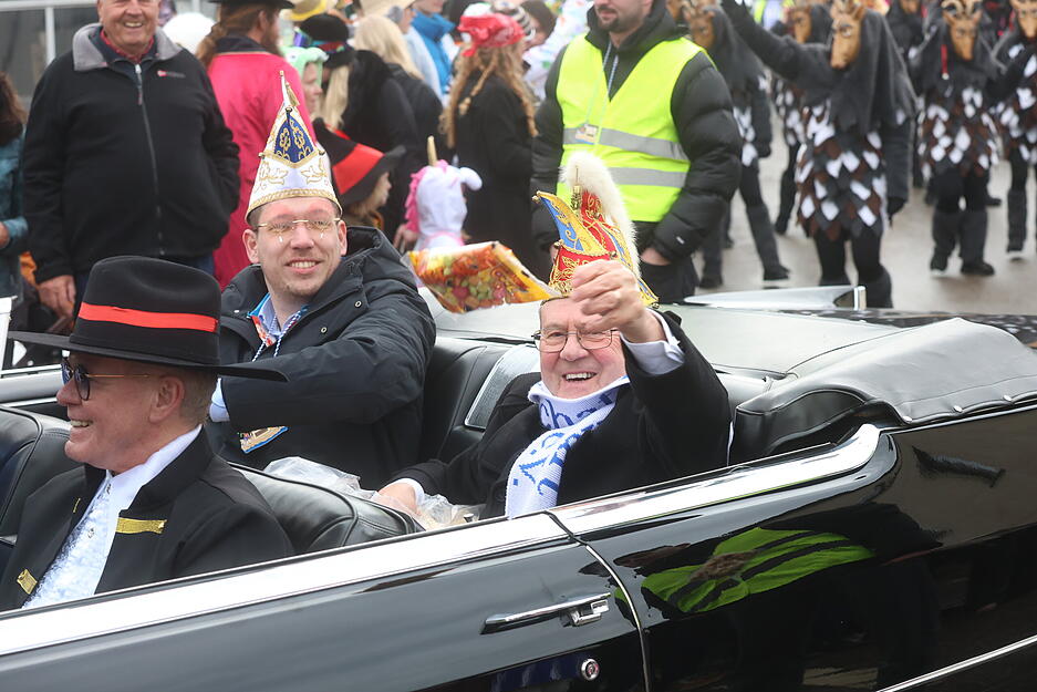 Die Sulmtalnarren selbst waren mit 166 auf den Straßen unterwegs. Die Sulmtalnarren selbst waren mit 166 auf den Straßen unterwegs.